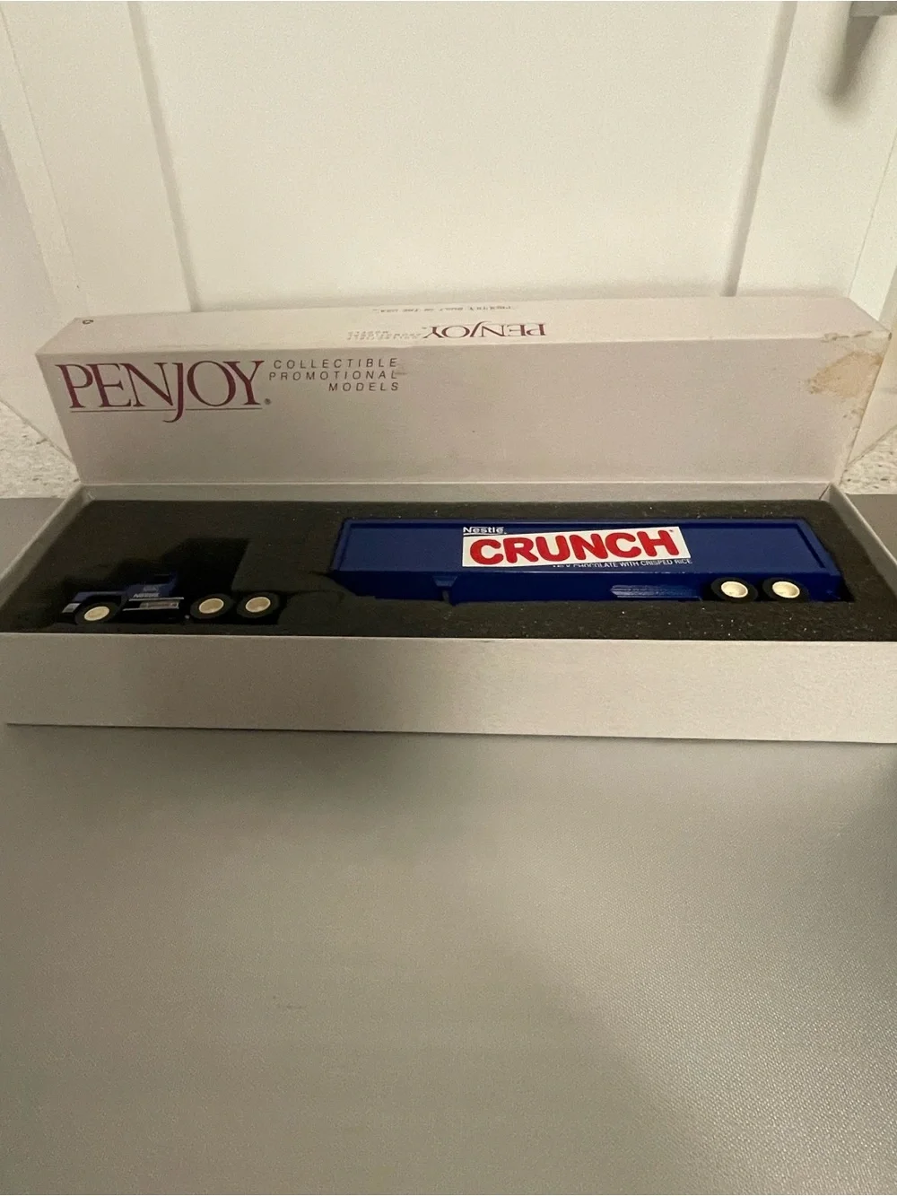 PENJOY Nestle Crunch Mack Tractor Trailer 1:64 Scale Diecast Promotional Model